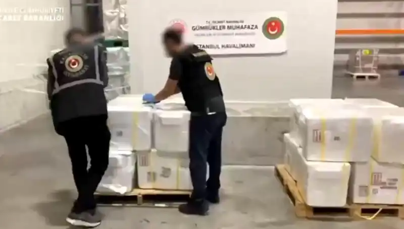 İstanbul Havalimanı'nda Uyuşturucu Operasyonu: 455 Kilo Kokain Ele Geçirildi
