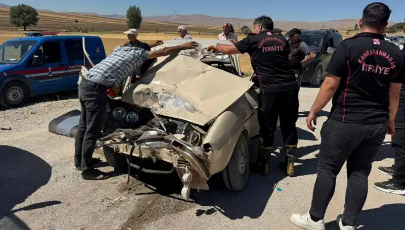 Kahramanmaraş'ta Kamyonet ile Otomobil Çarpıştı: İki Yaralı Var