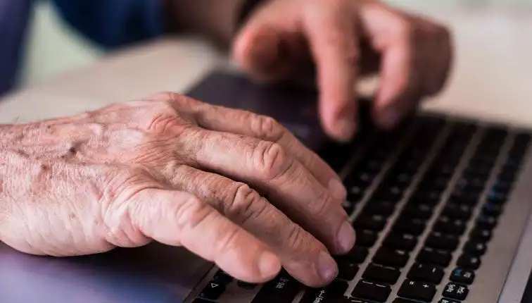 Dijital Dünyada Zihinsel Gücü Koruma Yöntemleri: Teknoloji ile Demansa Karşı Savaş