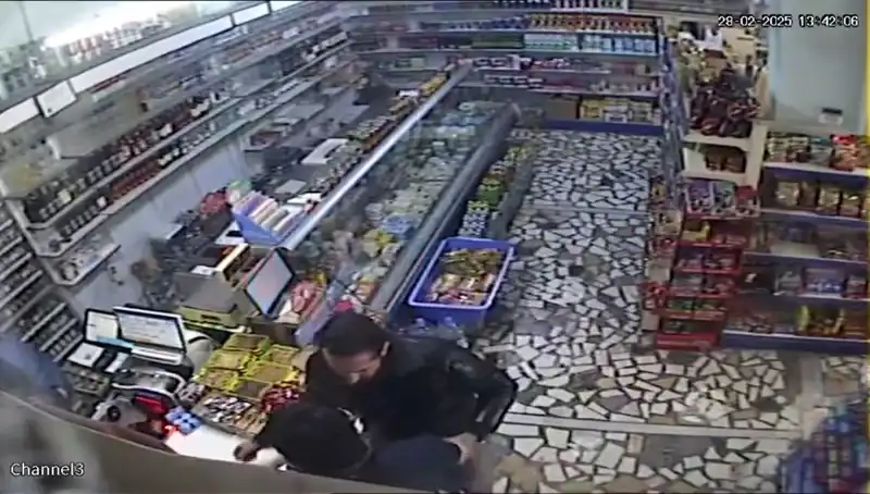 Cezaevi Firarisi Markette Dehşet Saçtı: Bıçakla Saldırdı!
