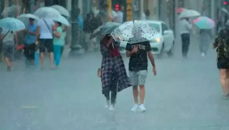 İstanbul'da Sağanak Yağış, Yangın Bölgesinde Kuvvetli Rüzgar Uyarısı!