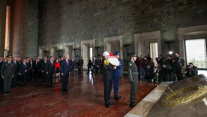 Anıtkabir'de Devlet Erkanından Unutulmaz Anlar: Saygı Duruşu ve Anma Töreni