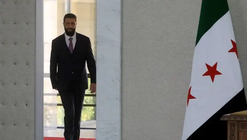 Fransa, Paris'teki Zirvede Yeni Suriye'nin İnşası İçin Destek Sözü Verdi