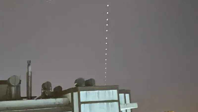 Adana'da Starlink Uyduları Gece Gökyüzünü Aydınlattı