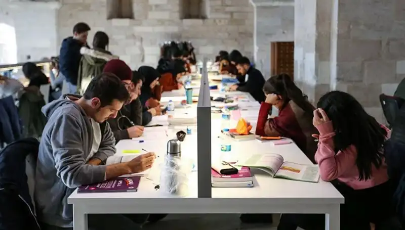 Üniversitelerin 2023-2024 Eğitim Yılı Başlangıç Tarihleri Açıklandı!
