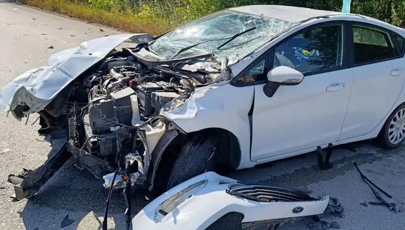 Çanakkale'de Trafik Kazası: İki Yaralı, Olayın Sebebi Nedir?
