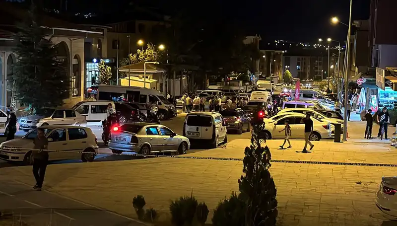 İki Ailenin Çatışması: 1 Ağır Yaralı, 3 Yaralı Olayı Yükseltiyor