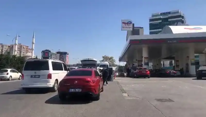 Deprem Sonrası Türkiye'de Akaryakıt İstasyonlarında Oluşan Kuyruklar Neden Bu Kadar Uzadı?
