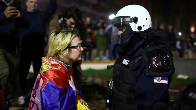 Sırbistan'da Gazetecilere Sonik Silah Kullanımı ile Yaygın Tepkiler