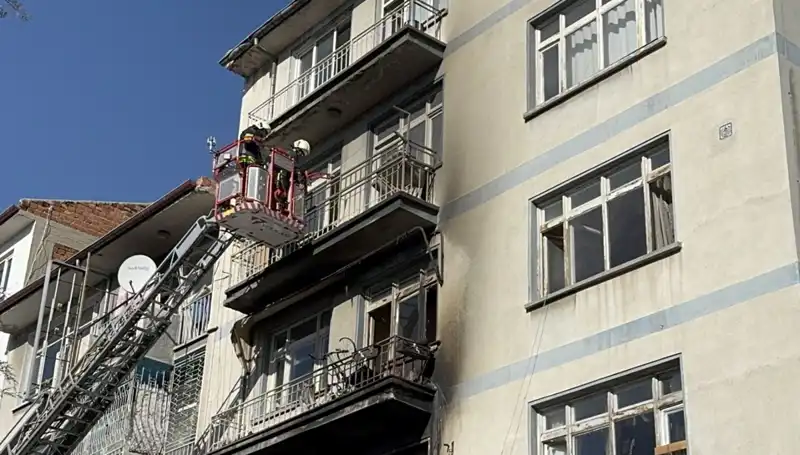 Konya'da 4 Katlı Binada Yangın Faciası: İki Çocuk Yaşamını Yitirdi