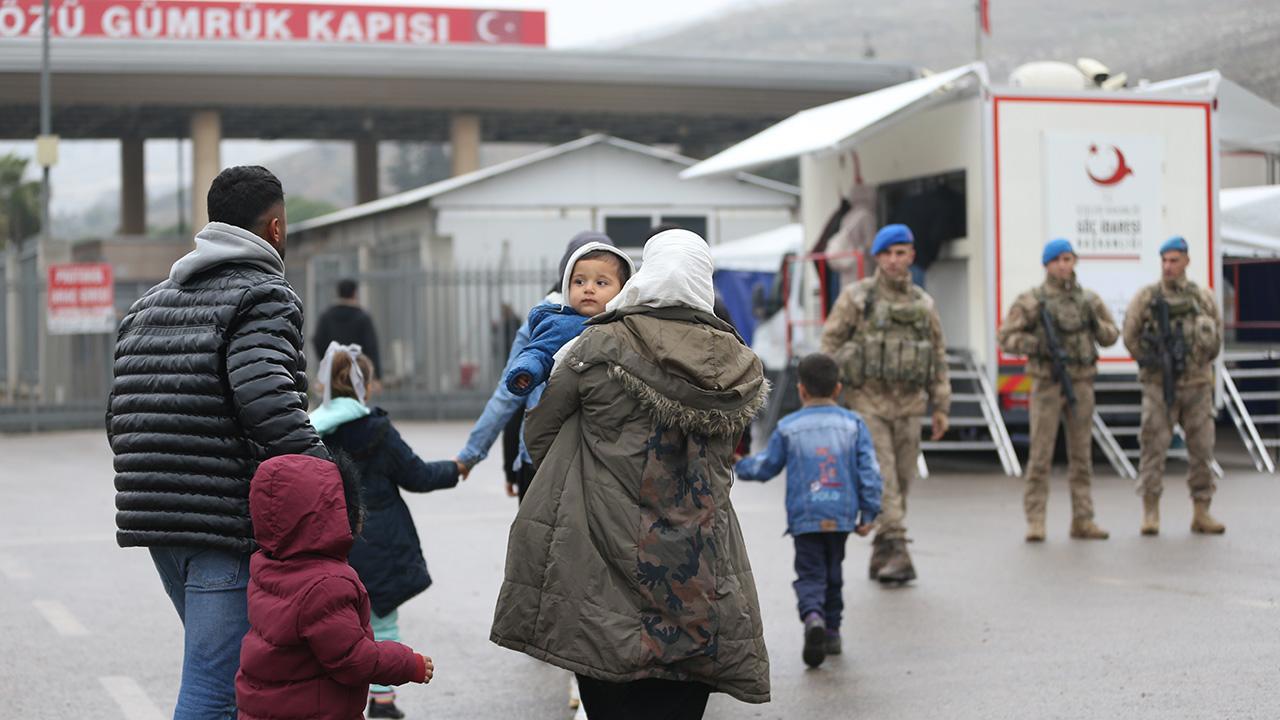 Son bir ayda 52 bin 622 Suriyeli ülkesine döndü