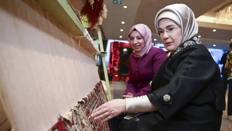 Emine Erdoğan'ın El Yapımı Halısı, Depremzedelere Destek İçin Açık Artırmada Satıldı