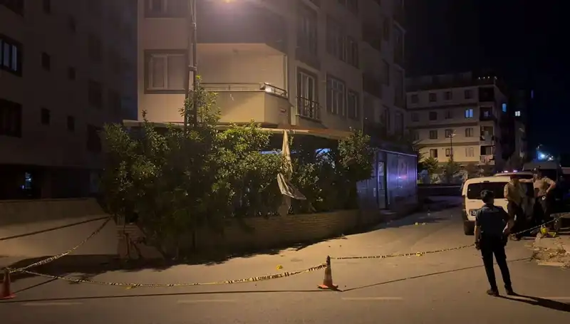İstanbul'da Kafeye Silahlı Saldırı: Gözaltılar ve Panik İçinde Durum
