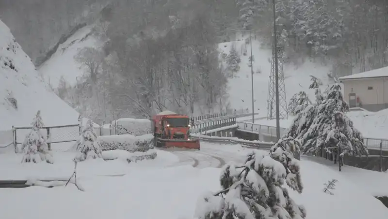 Bolu Dağı'nda Kar Yağışı: Kış Manzaraları Doğayı Beyaza Bürüdü