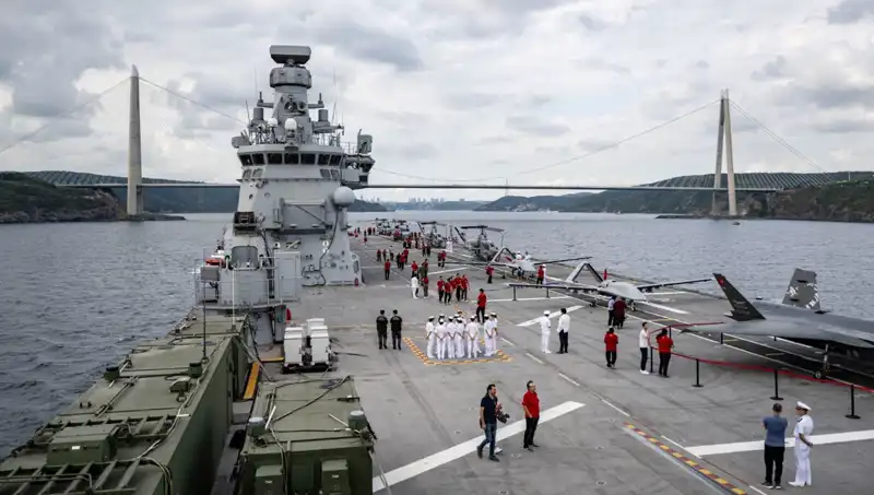 TCG Anadolu, Sarayburnu'ndan Yola Çıktı: Türkiye'nin Askeri Gücünü Zirveye Taşıyor!