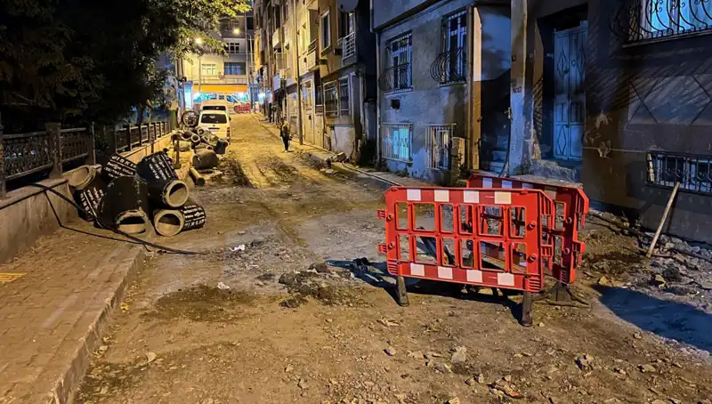 Bayrampaşa’da Rögar Kapağı Patladı: Altyapı Çalışmaları Sırasında Şok Gelişme!