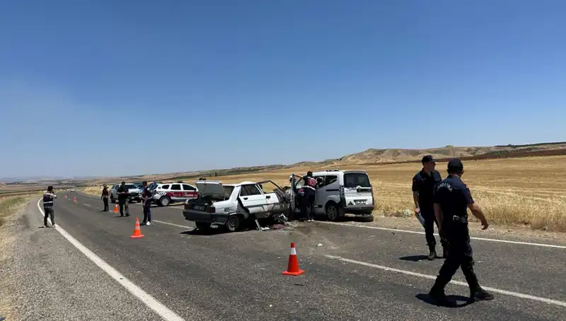 Adıyaman'da Feci Trafik Kazası: 4 Can Gitti, Olay Yeri İnanılmazdı!