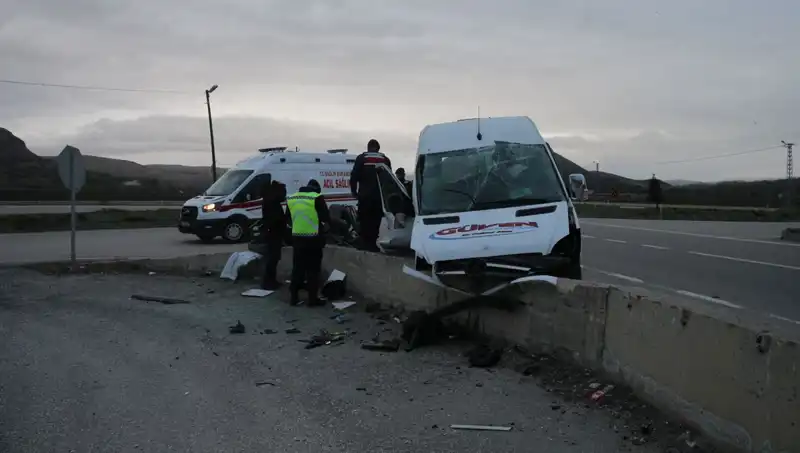 İşçi Servisi İstinat Duvarına Çarptı: Kaza Ayrıntıları ve Son Gelişmeler