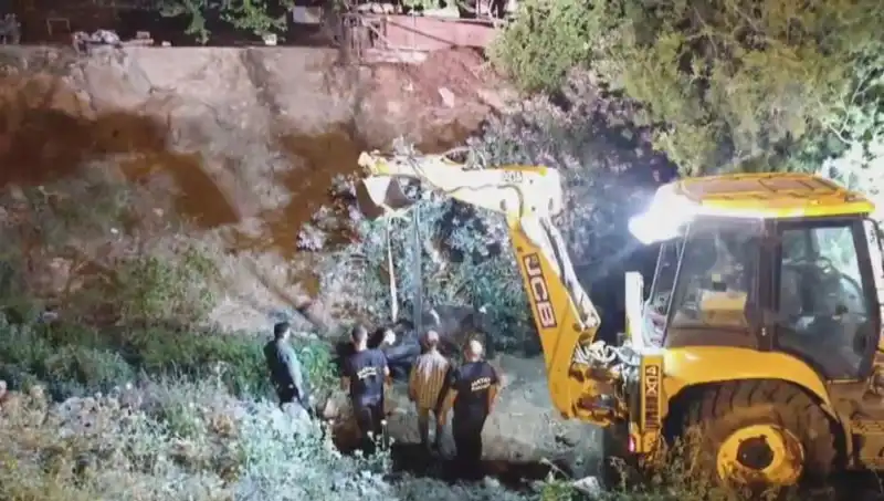 Hatay’da İneğin Kurtarılması İçin Müthiş Bir Çaba Gösterildi!