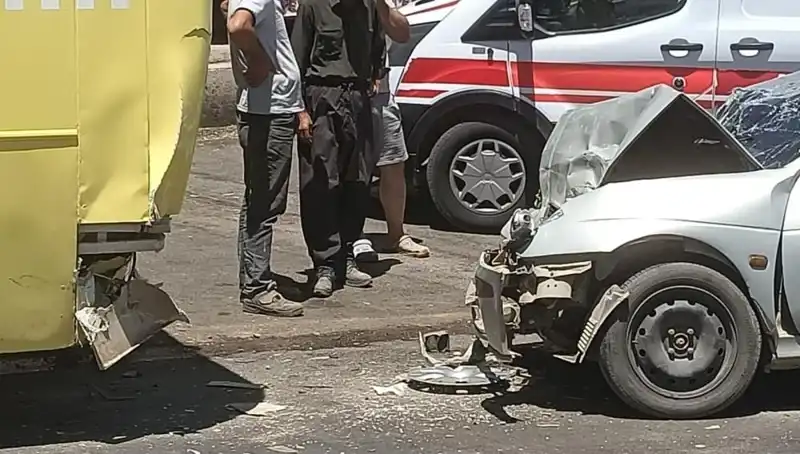 Halk Otobüsü ile Otomobil Çarpıştı: Kaza Anında Neler Oldu?