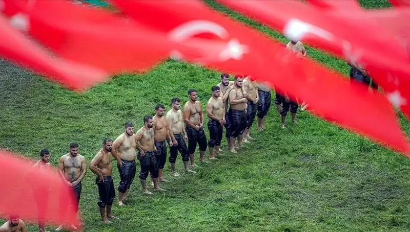 Tarihi Kırkpınar Yağlı Güreşleri Başlıyor: 40 Başpehlivan Arenaya Çıkıyor