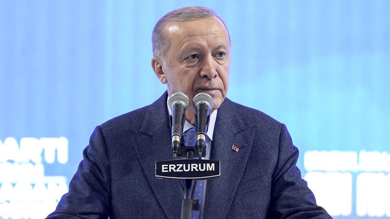 Cumhurbaşkanı Erdoğan, Türkiye'nin bölgenin kilit ülkesi kimliğiyle öne çıktığını belirtti
