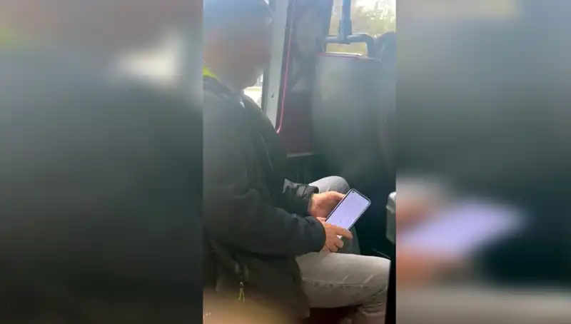 Minibüste Genç Kızı Taciz Eden Şüpheli Polis Tarafından Yakalandı