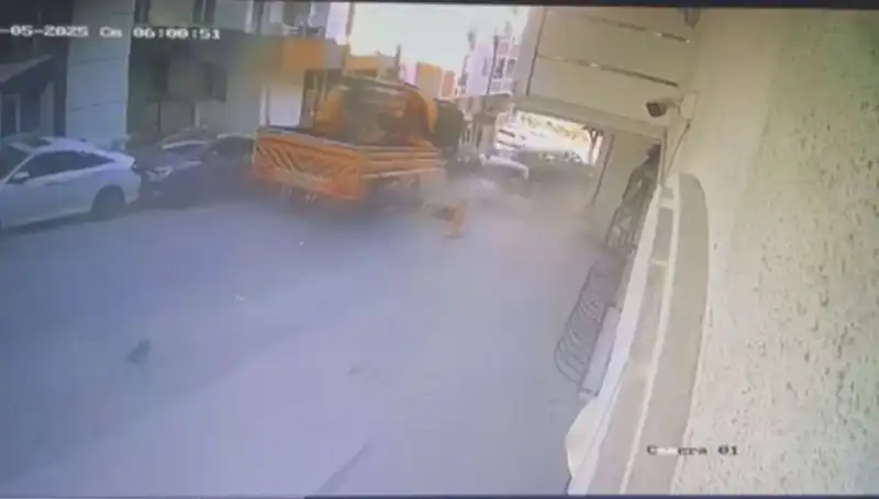 Gezegenin Dengesini Sarsan Olay: Kontrolden Çıkan Vinç 23 Araca Çarptı!