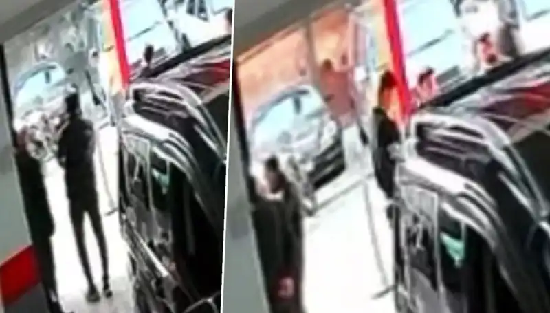 İstanbul'daki Galeriye El Yapımı Patlayıcıyla Şok Saldırı