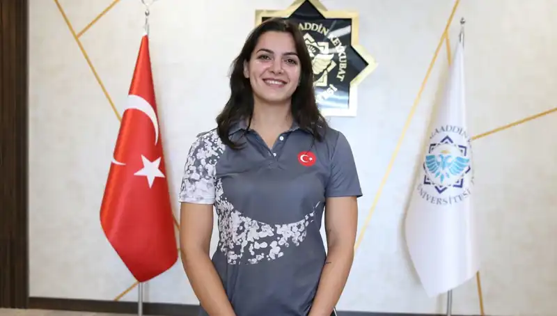 Altın Madalya Kazanan Esra, Dünya Şampiyonluğu İçin Hedef Belirledi