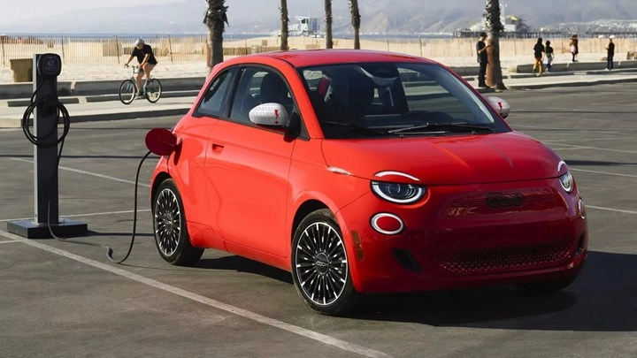 Elektrikli Fiat 500e'nin Üretimi Düşen Satışlar Nedeniyle Durduruldu