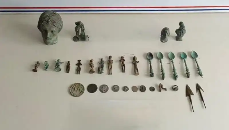 Roma Dönemine Ait Tarihi Eserler Tonyalı Müzede Sergilenmek Üzere Yakalandı