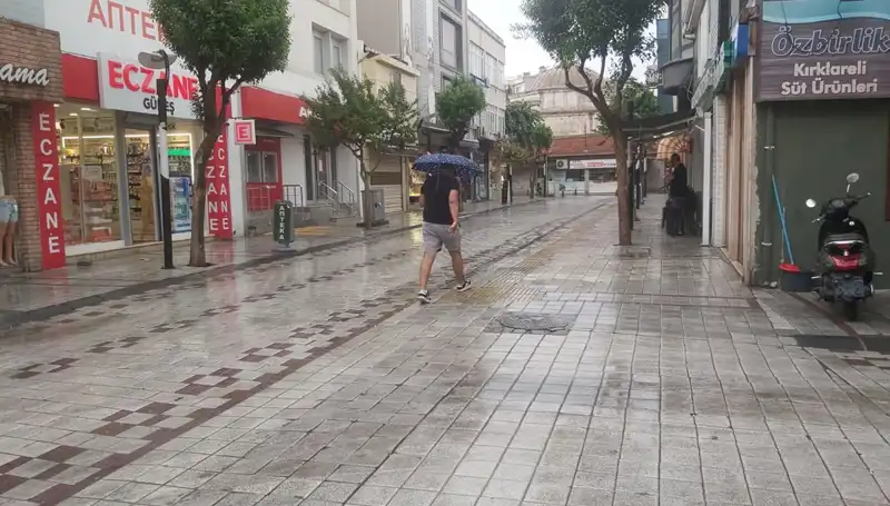 Kırklareli'de Sağanak Yağış Hayatı Olumsuz Etkiledi: Son Gelişmeler