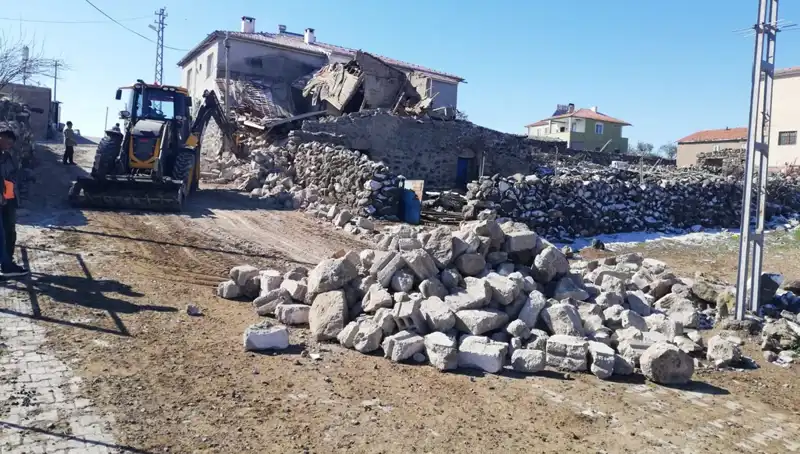 Kayseri’de Eşsiz Felaket: Ahır Çökmesiyle 35 Hayvan Hayatını Kaybetti