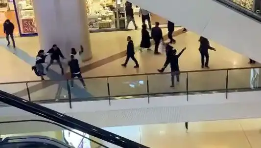 İstanbul'daki AVM'de Şok Eden Kavga: Gözaltılar ve Tehditler Yaşandı!