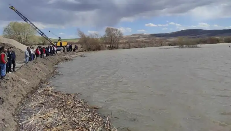 Kızılırmak Nehri’nde Kayıp 17 Yaşındaki Mehmet İçin Arama Çalışmaları Devam Ediyor