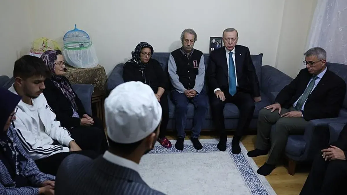 Başkan Erdoğan, Kazada Hayatını Kaybeden Betül'ün Ailesine Taziye Ziyaretinde Bulundu