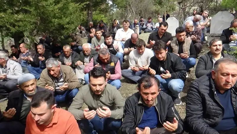 Küçük Bir Köyün Herkesce Sevdiği Adamın Duykulu Veda Anı