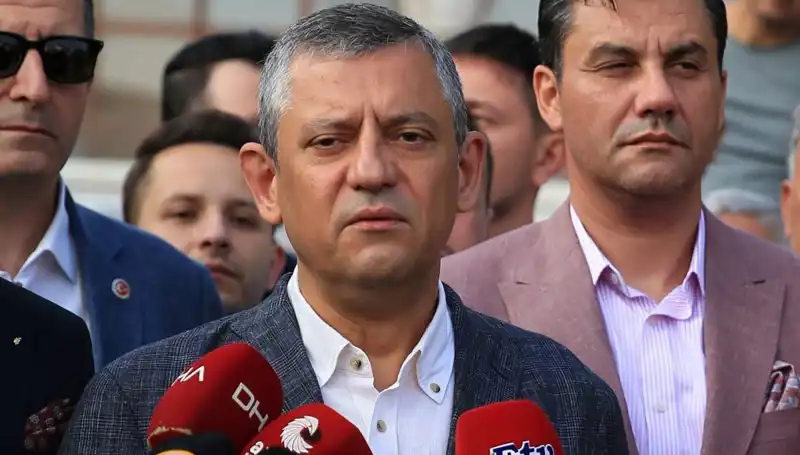 Özgür Özel: "Bu Bayram Bize Bayram Gibi Gelmedi" Açıklamasıyla Dikkat Çekti