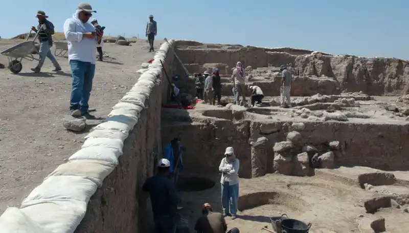 Kilis’teki Oylum Höyük’te Sıcaktan Etkilenmeyen Kazı Çalışmaları Devam Ediyor