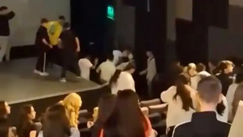 Rapçi Çakal'ın Hayranları Arasında Büyük Kavga: Nedenler ve Sonuçlar