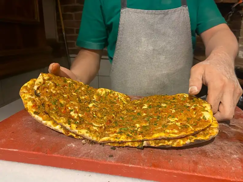 İstanbul'da Lahmacun Fiyatları: Semtler Arası Farklar ve Konuşulanlar