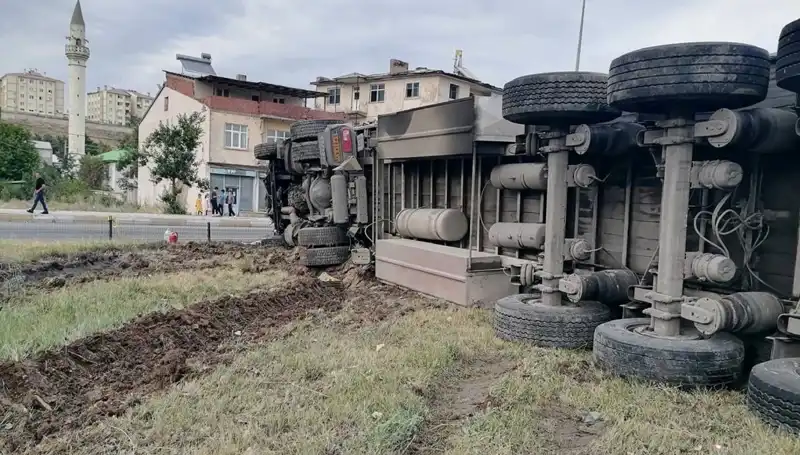Erzurum'da Freni Boşalan TIR Dehşet Saçtı! Olayın Ayrıntıları Ortaya Çıktı