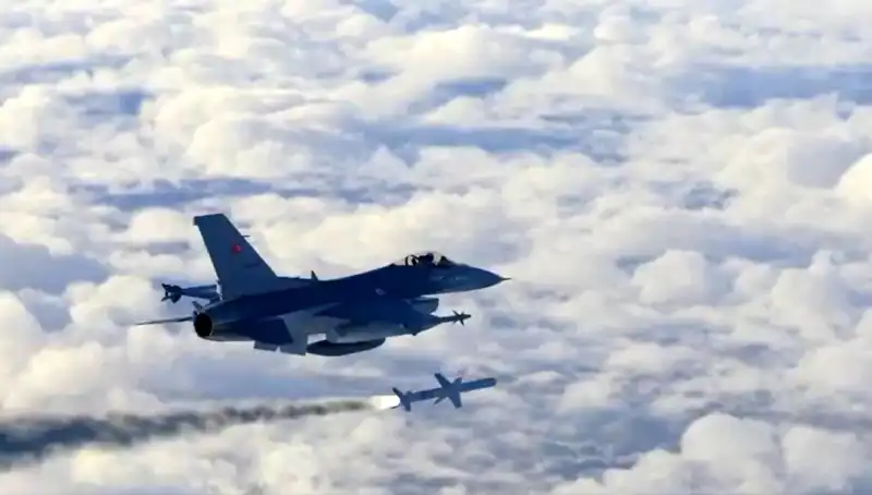 F-16 EDPOD: Kritik Testleri Geçerek Havacılık Dünyasında Bir Devrim Yaratıyor