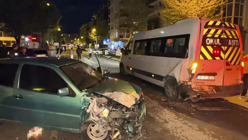 Otomobil Servis Minibüsüne Çarptı: Korkunç Kaza ve Yaralı Sayısı Artıyor