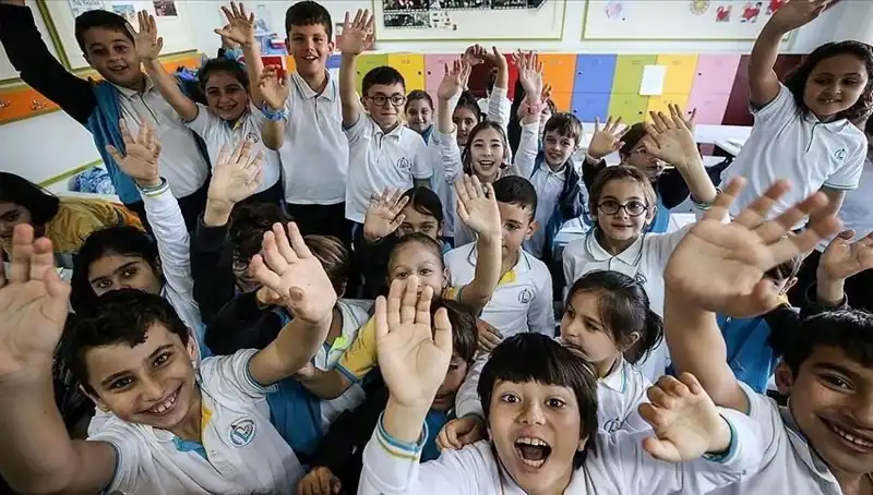 9 Günlük Tatilin Ardından Okul Zili Yeniden Çalıyor: Öğrenciler Ne Yapacak?