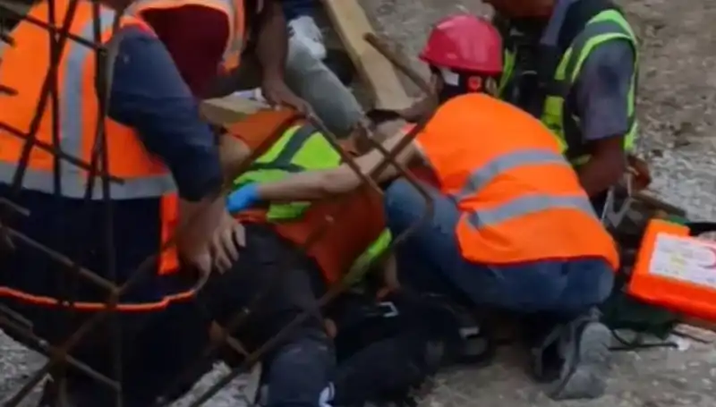 Adana'da İnşaat İş Kazası: İki İşçi Yaralandı, Hayatları Tehlikede!
