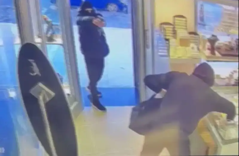 Ümraniye'de Maskeli Soygun Girişimi: Şok Edici Anlar Yaşandı!