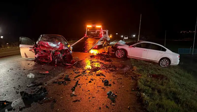 Çanakkale'de Feci Kaza: İki Otomobil Kafa Kafaya Çarpıştı, 3 Ölü 1 Yaralı