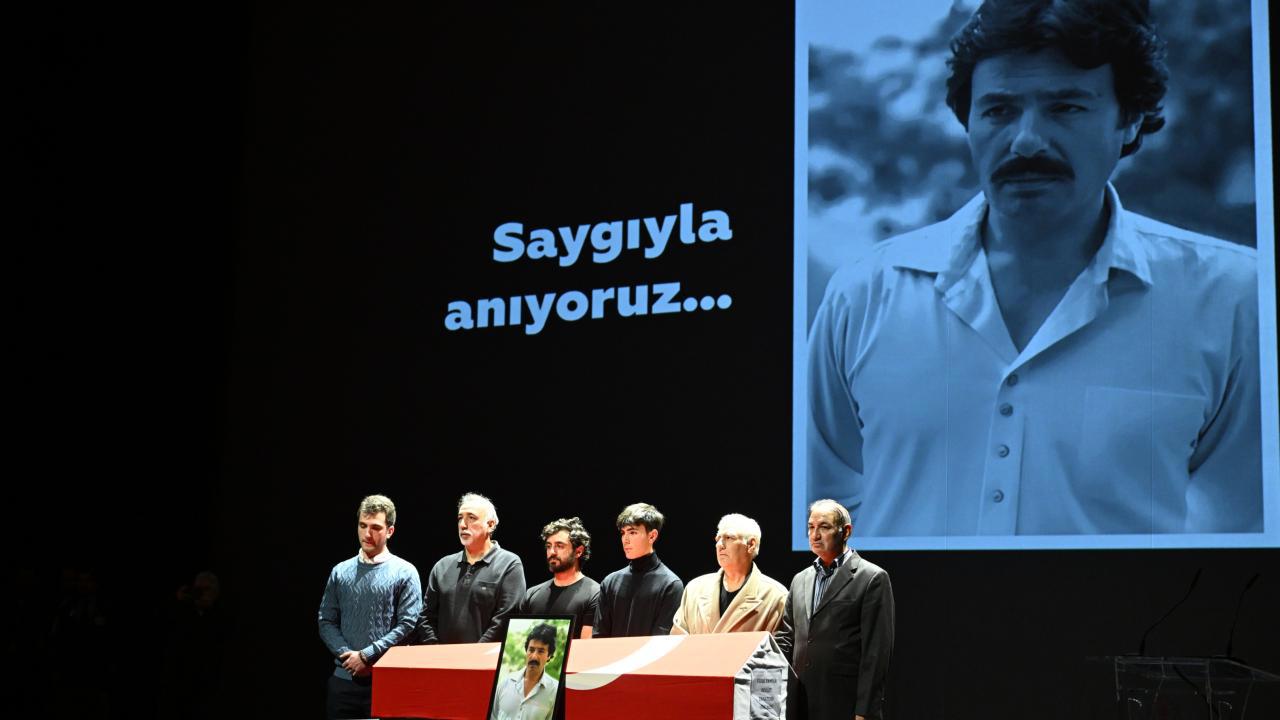 Ferdi Tayfur AKM'de Anıldı